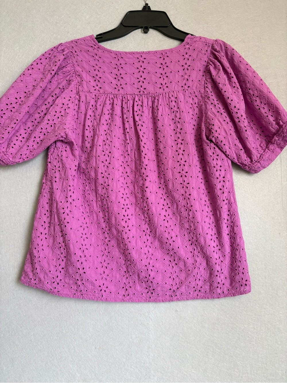 Draper James Violet Eyelet V-Neck Puff Short Sleeve Top 100% cotton sz S - Picture 8 of 8